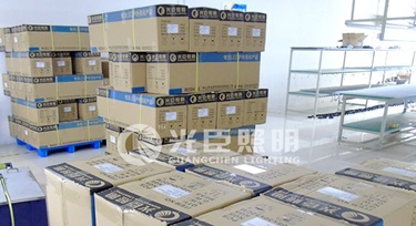 終于趕完貨了，下雪也擋不住我們光臣照明的返鄉(xiāng)計(jì)劃!