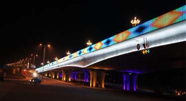 【橋梁亮化】LED護(hù)欄管豎著裝如畫般夢(mèng)幻