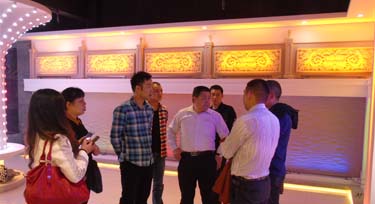 工程商帶上地方領(lǐng)導(dǎo)來(lái)光臣照明實(shí)地考察