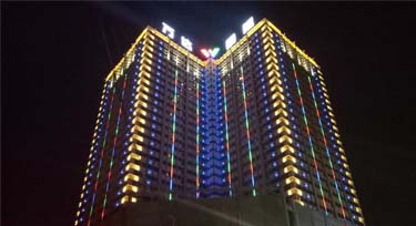 看線條燈廠家 如何為思聰家的南陽萬達做亮化