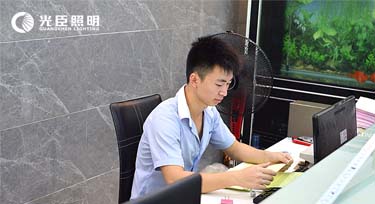 返單率高的LED洗墻燈廠家 竟遇上單多而發(fā)愁?