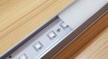 線條燈的玻璃面蓋能換成白色平面罩嗎?