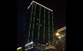 四川客戶鐘愛這款護欄管，DMX512全彩LED護欄管樓體亮化順利亮燈