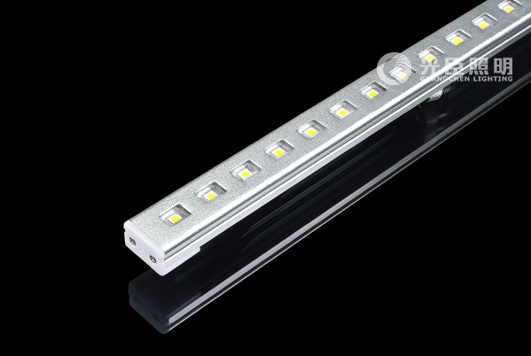 客戶買了一條其他家的灌膠防水LED線條燈，為什么還是進水?